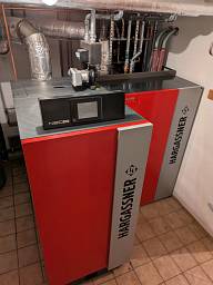 Hargassner Kombiheizkessel Holzvergaser Neo-HV 40 kW; Pelletkessel Nano-PK 32 kW; Wohnhaus, Speckheim  © Sebastian Weigel